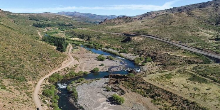 Vista donde se consruirá la hidroeléctrica multiproposito rio Nahueve.