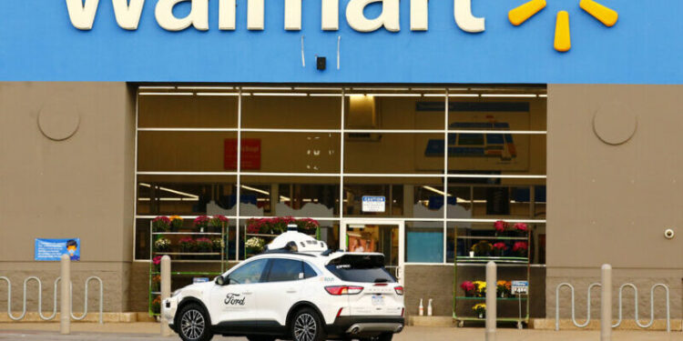 Ford se une a Walmart para lanzar un servicio de entrega a través de vehículos autónomos