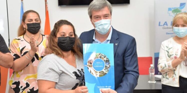 Se entregaron créditos de Economía Social en Eduardo Castex
