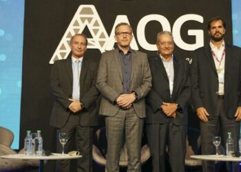 Buscan conformar un consorcio de empresas petroleras para exportar GNL