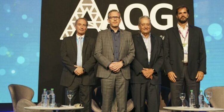 Buscan conformar un consorcio de empresas petroleras para exportar GNL