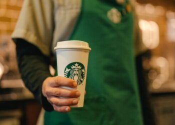 ¿Quién fabrica los vasos de Starckbucks en Argentina?