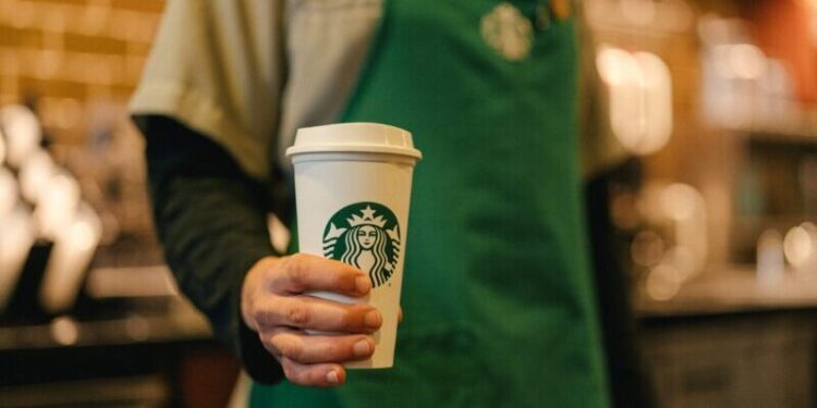 ¿Quién fabrica los vasos de Starckbucks en Argentina?