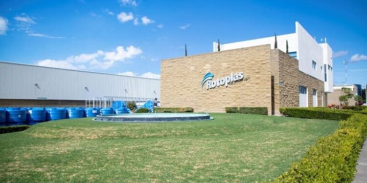 Grupo mexicano Rotoplas inauguró una nueva planta en Pilar