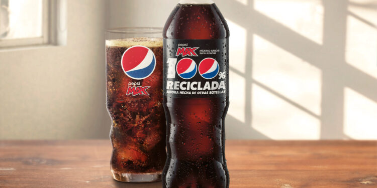 Pepsi lanzó su nueva botella 100% reciclada