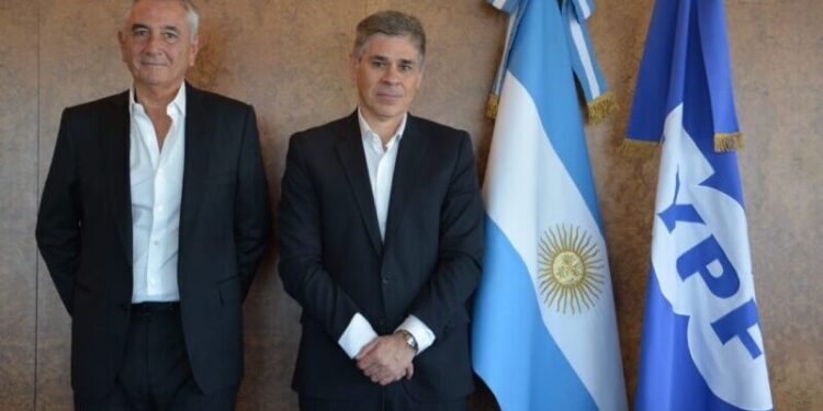 El presidente de YPF se reunió con el titular de la Unión Industrial de Bahía Blanca