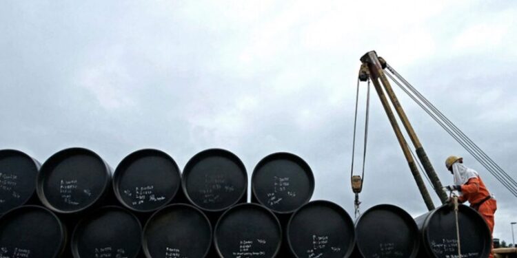 Francia busca reemplazantes al petróleo ruso en Medio Oriente