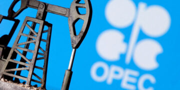 La OPEP+ da un giro y aumenta 50% su ritmo de producción mensual