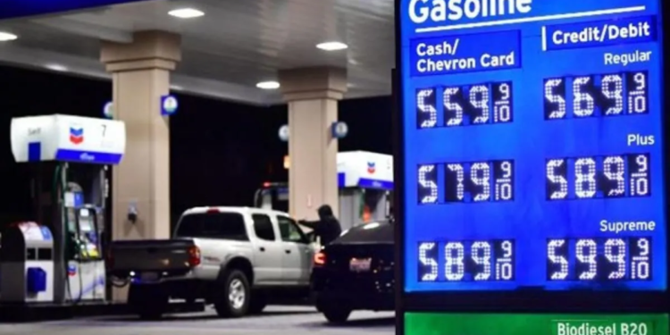 El presidente de Estados Unidos pude que se bajen los precios del combustible