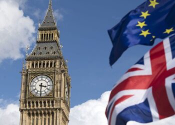 La economía británica cae por segundo mes consecutivo en abril