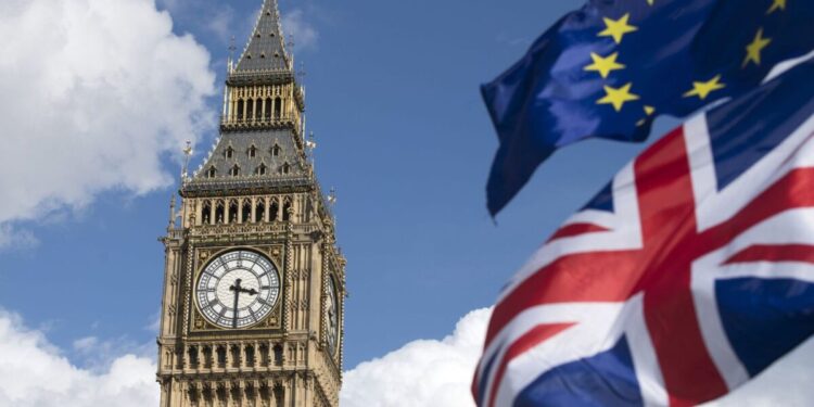 La economía británica cae por segundo mes consecutivo en abril