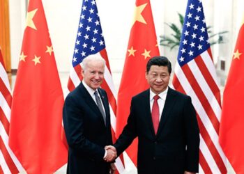 Biden podría levantar en breve aranceles a productos chinos