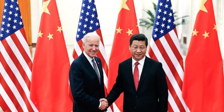 Biden podría levantar en breve aranceles a productos chinos