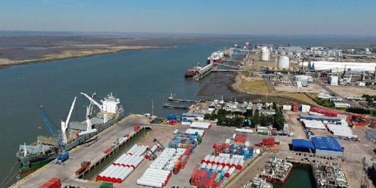 El puerto de Bahía Blanca logró varios acuerdos en España