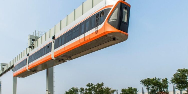 En China ya funciona el “tren del cielo”, que no gasta energía