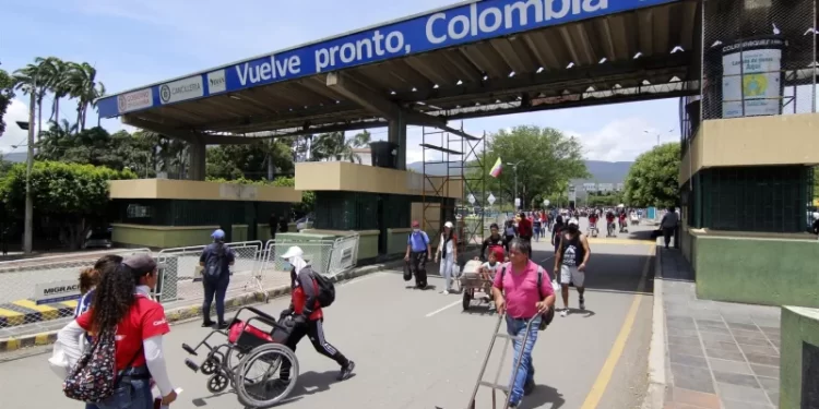 Colombia y Venezuela reabrieron su frontera común y revivirán el comercio bilateral