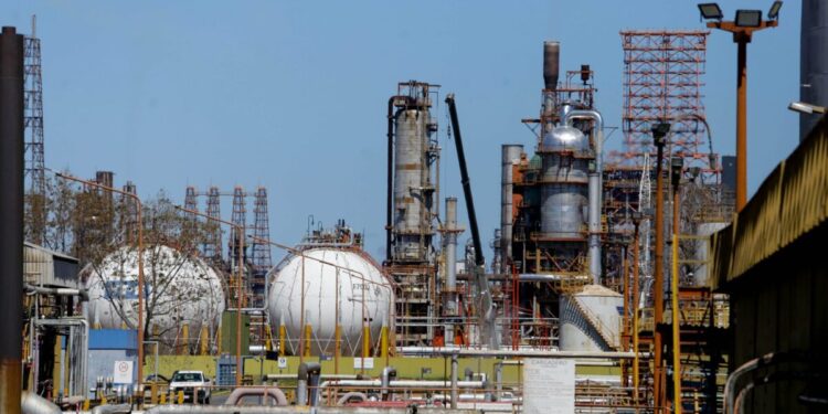 Con Bahía a la cabeza, buscan que Buenos Aires se instale como polo petroquímico