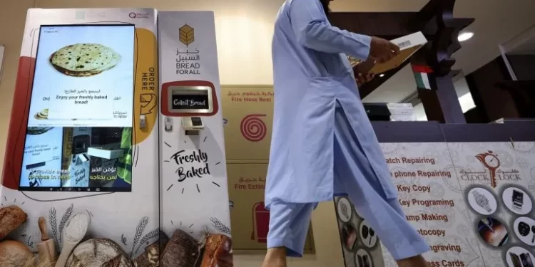 Inflación mundial: Dubai colocó máquinas expendedoras de pan gratuitas
