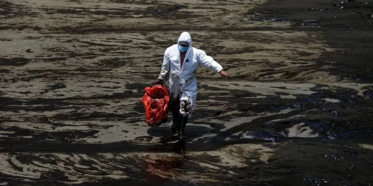 Perú busca reparaciones económicas por su mayor desastre ecológico