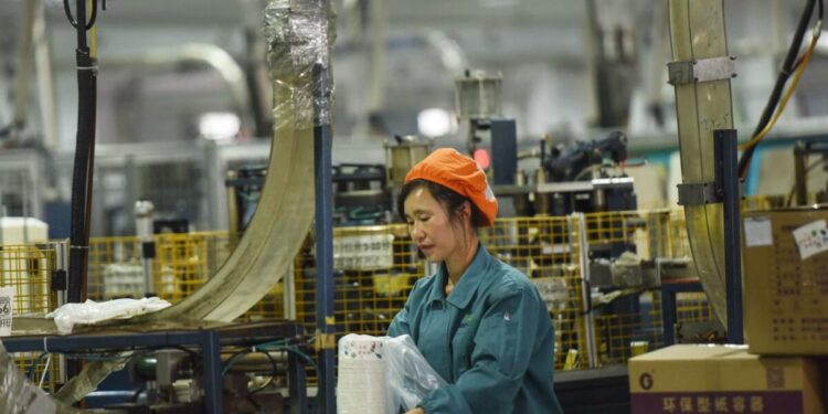 China ofrece US$ 9.000 millones a empresas para mantener empleos