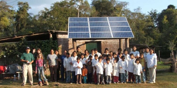 Destinarán una millonaria cifra para que 19 provincias se abastezcan de energía solar