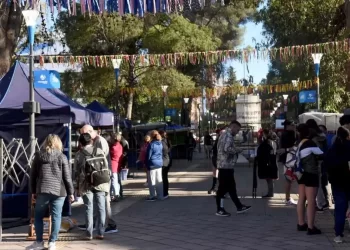Arrancó la Feria Artesanal de Neuquén con más de 450 expositores