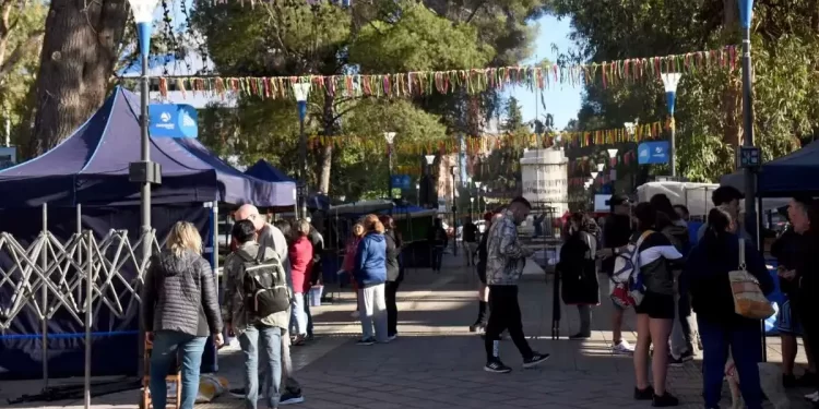 Arrancó la Feria Artesanal de Neuquén con más de 450 expositores
