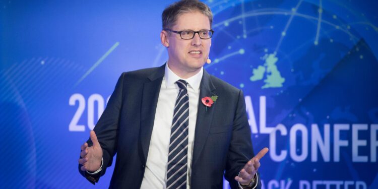 Empresarios británicos se enfrentan al gobierno por las restricciones a la inmigración