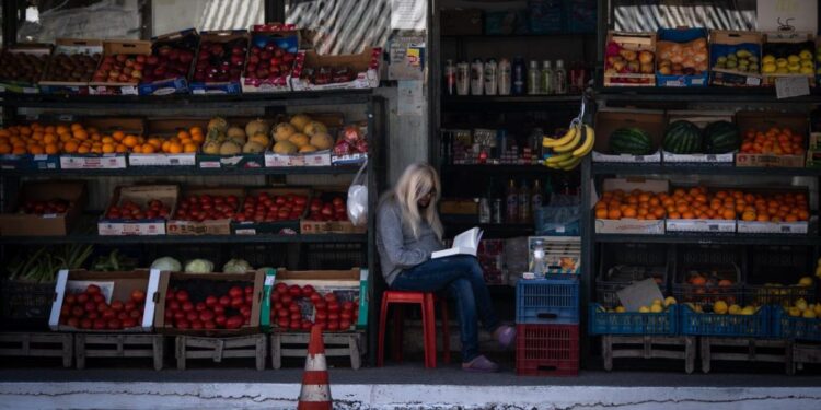 Grecia subsidiará el 10% de las compras de alimentos