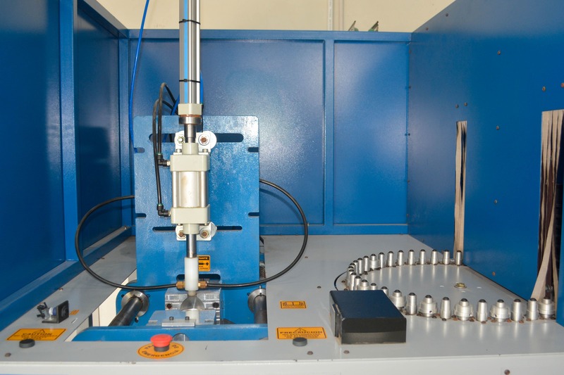 Sopladora de envases para la fabricación de botellas de plástico en Macachín