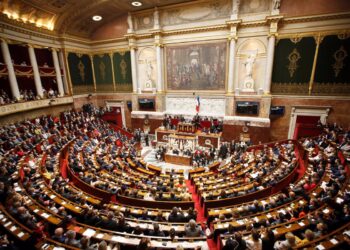 27/06/2017 Asamblea Nacional de Francia.

La Asamblea Nacional francesa surgida de las últimas elecciones ha celebrado este martes su primera sesión, en la que el diputado François de Rugy, candidato del grupo de La República en Marcha, ha sido elegido como nuevo presidente de la Cámara Baja.

POLITICA EUROPA FRANCIA INTERNACIONAL
REUTERS / CHARLES PLATIAU