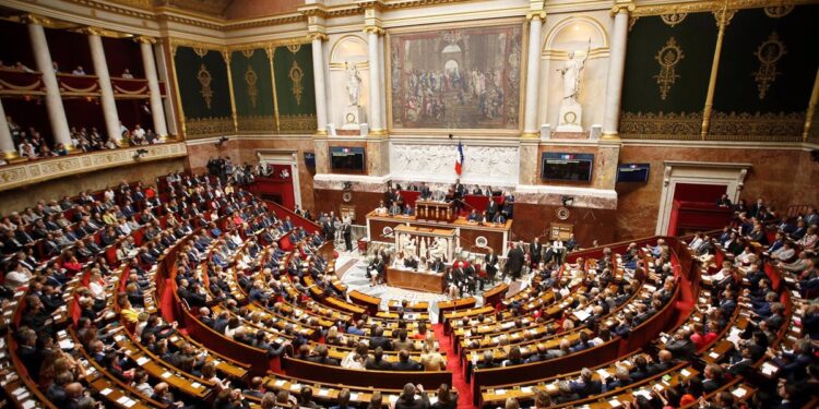27/06/2017 Asamblea Nacional de Francia.
La Asamblea Nacional francesa surgida de las últimas elecciones ha celebrado este martes su primera sesión, en la que el diputado François de Rugy, candidato del grupo de La República en Marcha, ha sido elegido como nuevo presidente de la Cámara Baja.
POLITICA EUROPA FRANCIA INTERNACIONAL
REUTERS / CHARLES PLATIAU