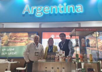 Eugenia Paturlanne, Gerencia de Comercio Exterior de I-COMEX en Feria Internacional en Brasil