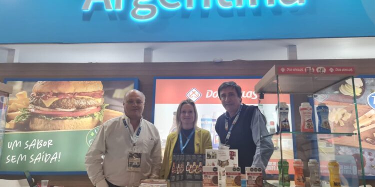 Eugenia Paturlanne, Gerencia de Comercio Exterior de I-COMEX en Feria Internacional en Brasil