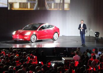 Primera presentación del Tesla Model 3