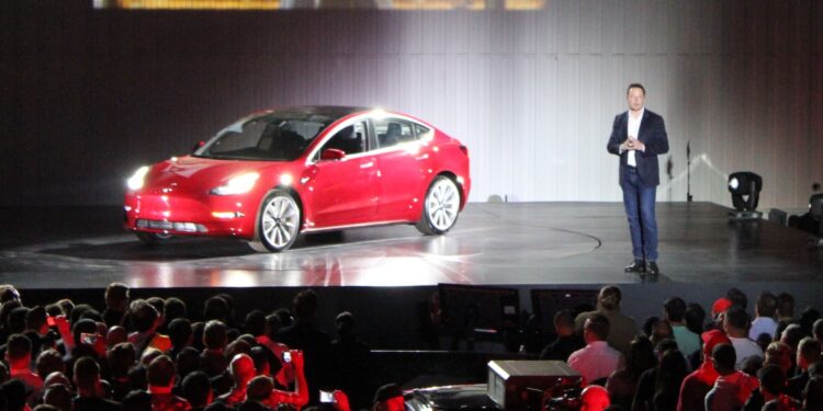 Primera presentación del Tesla Model 3