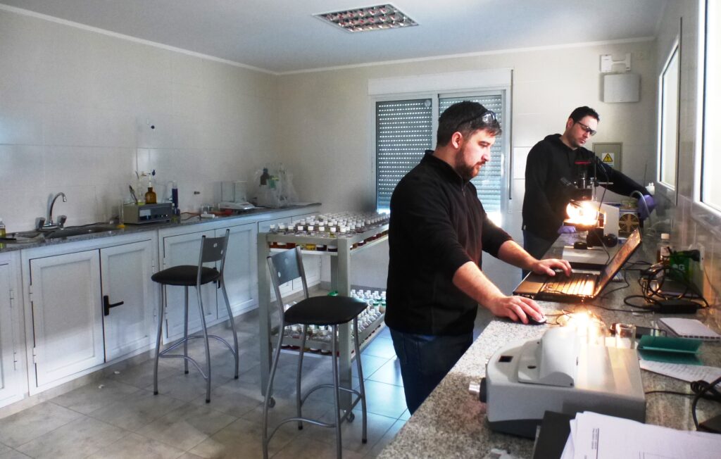 Laboratorio de análisis de aceites lubricantes en Bahía Blanca