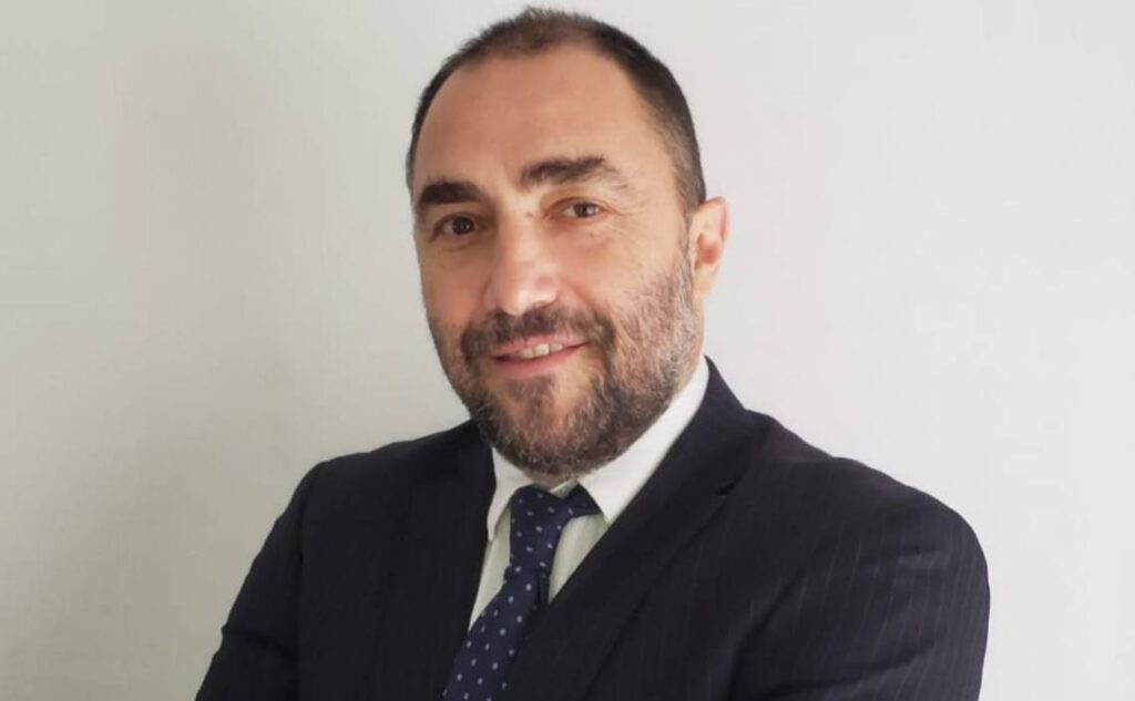 Gabriel Salomón, especialista en comercio exterior