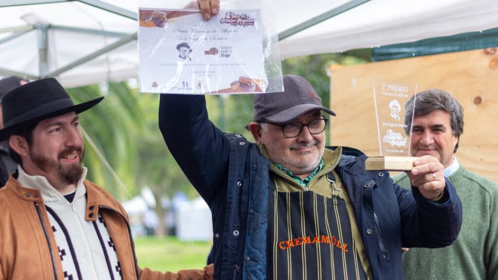 Ganador del primer premio del campeonato del alfajor de la Fiesta Regional