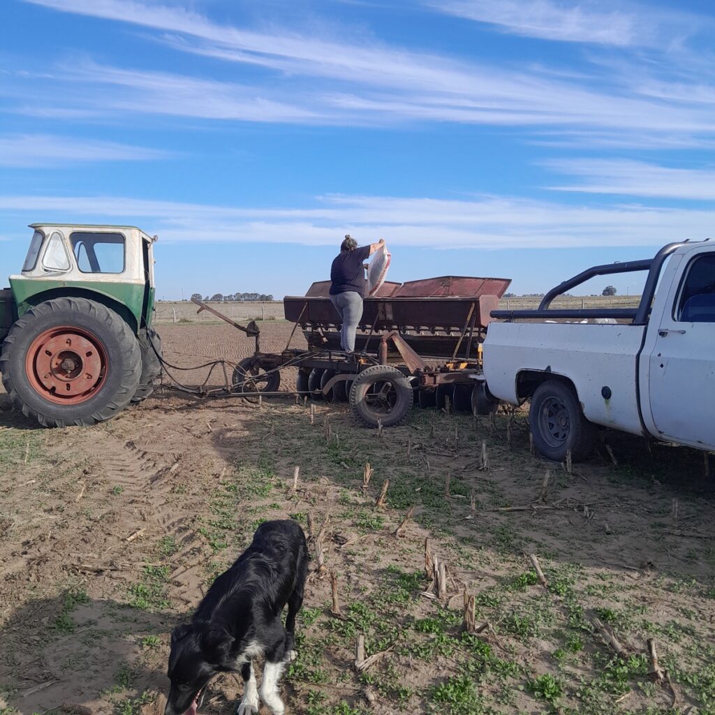 mujer productora del campo de la pampa
