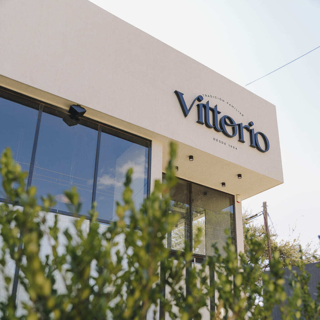 Heladería artesanal y empresa familiar referente en La Pampa, reconocida por su calidad, atención y espíritu de crecimiento constante.