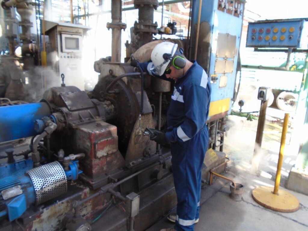 Ingeniería especializada en mantenimiento predictivo industrial para anticipar fallas en máquinas y estructuras