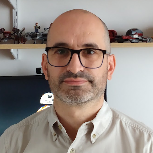 Martín Larrea, secretario de Relaciones Institucionales y Profesor Adjunto en esa dependencia